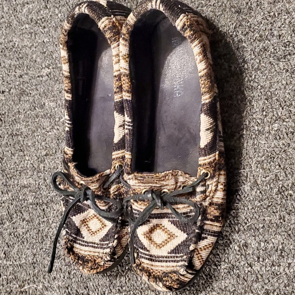 Minnetonka Baja Moccasins Size 7 - Picture 2 of 7